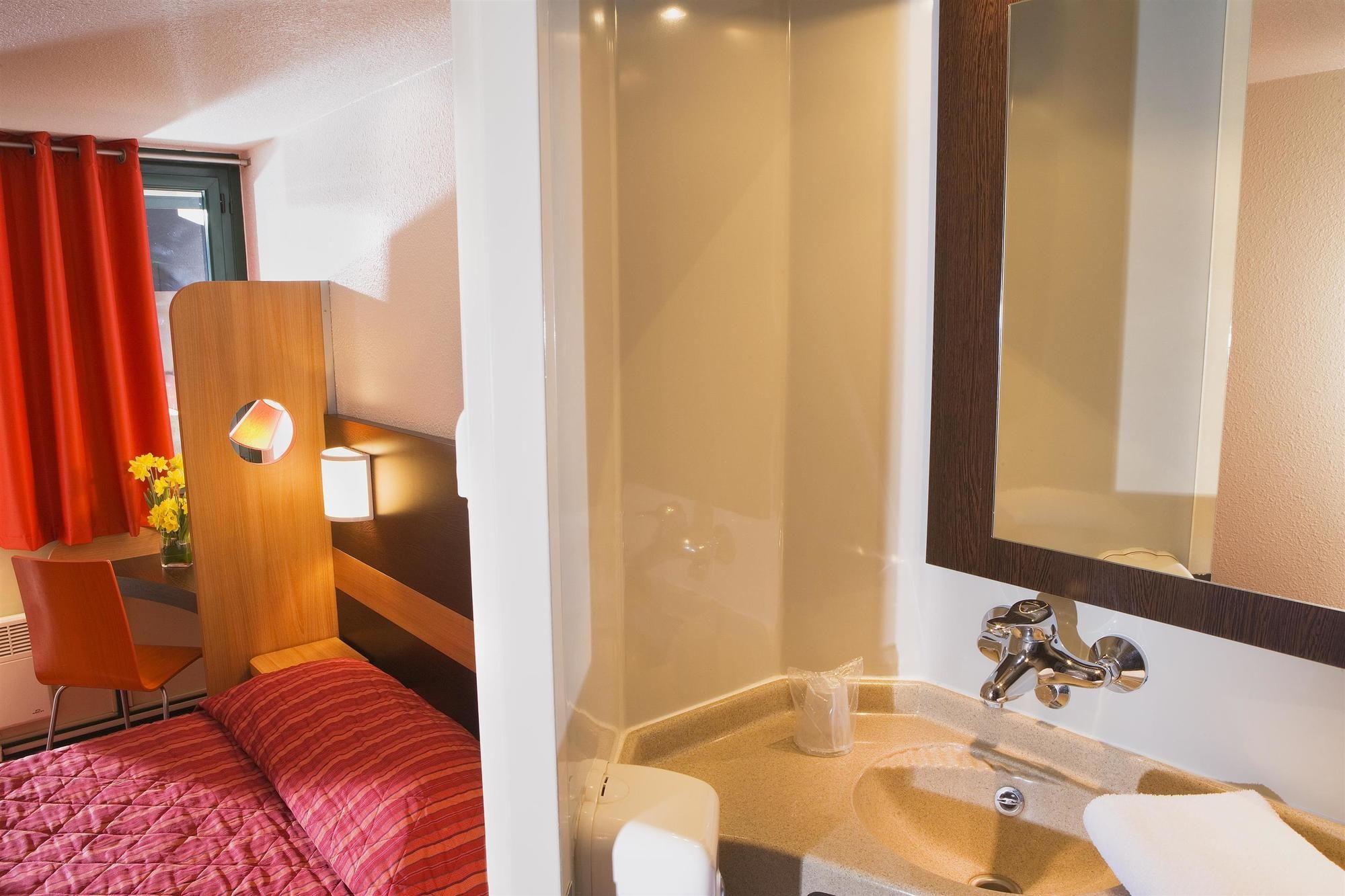 พรีมิเยร์ คลาส มหาวิทยาลัยเลอม็องตะวันตก Hotel เลอม็องส์ ภายนอก รูปภาพ